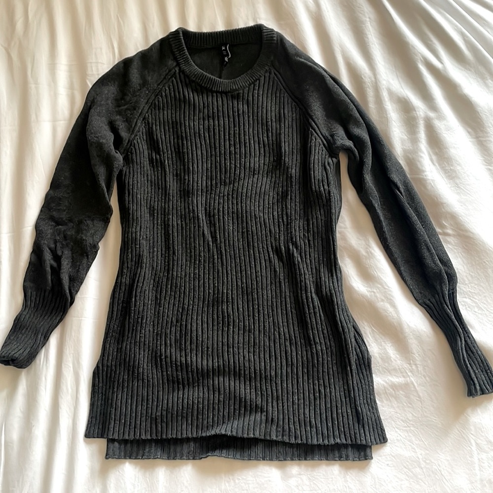 Blk LT sweater
